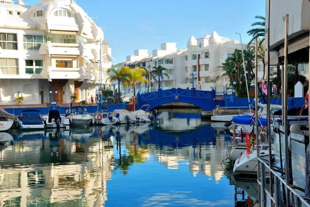 Puerto Marina Benalmádena: the white maze of docks, 28 minutes on foot